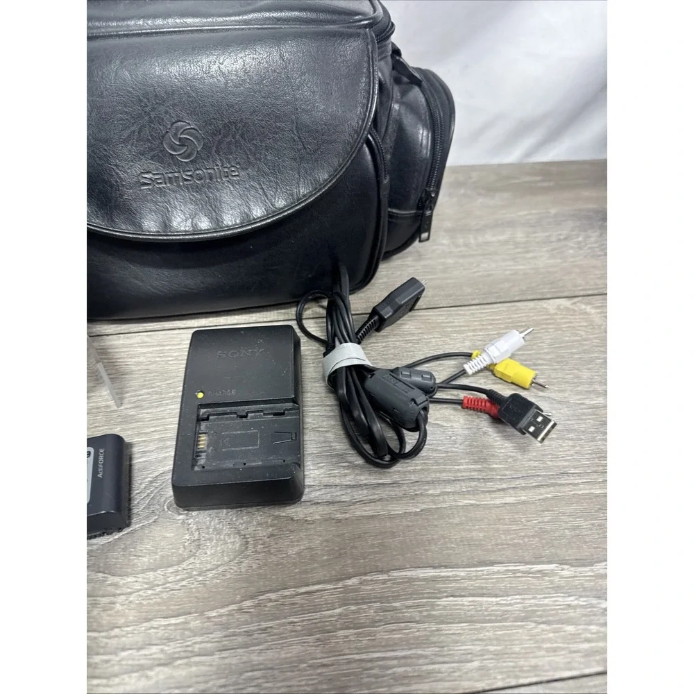 Sony Cyber-shot DSC-HX1 9.1MP Digital Camera - Black With Accessories Tested